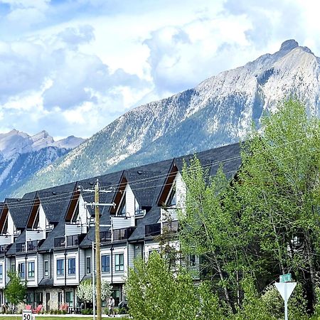Brand New 2Br Condo With Outdoor Swimming Pool And Hot Tub Canmore Exterior foto
