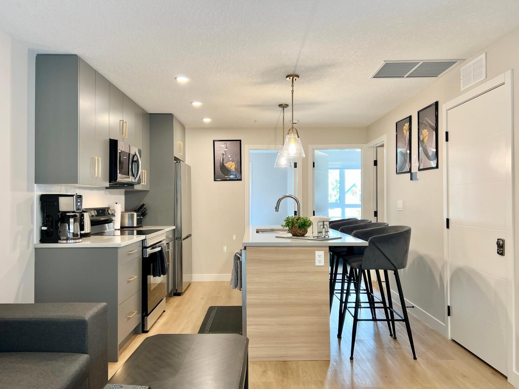 Brand New 2Br Condo With Outdoor Swimming Pool And Hot Tub Canmore Exterior foto
