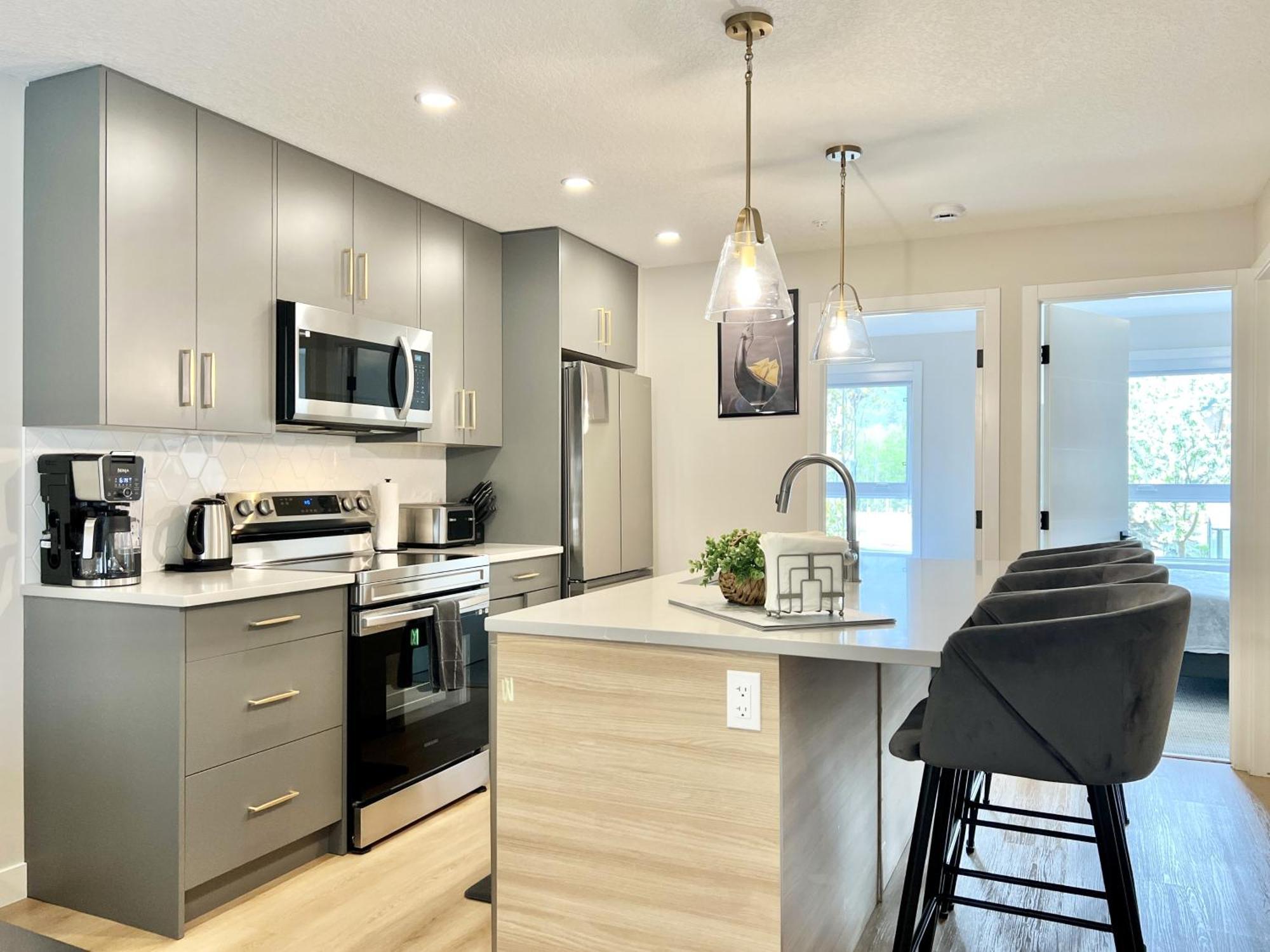 Brand New 2Br Condo With Outdoor Swimming Pool And Hot Tub Canmore Exterior foto